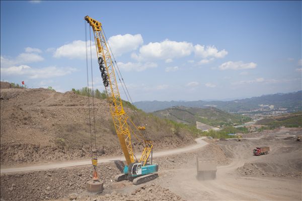 山河智能履带式强夯机助力承德机场建设