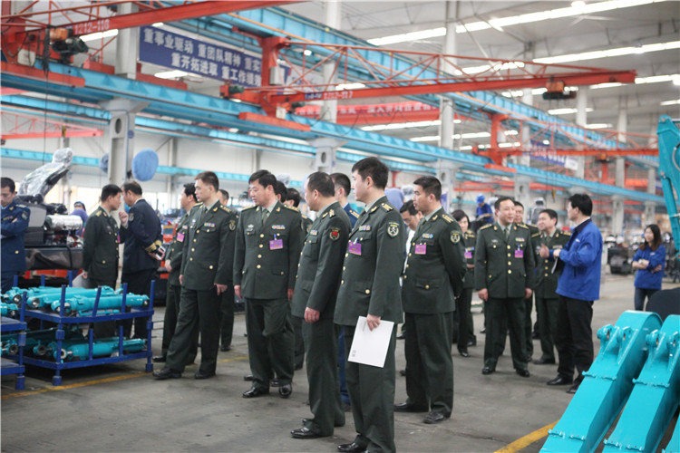 全军军交运输系统首长及国防科大领导莅临山河智能参观交流