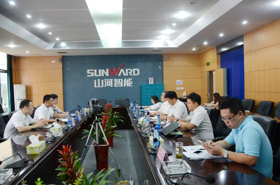 中国出口信用保险公司领导一行考察山河智能　