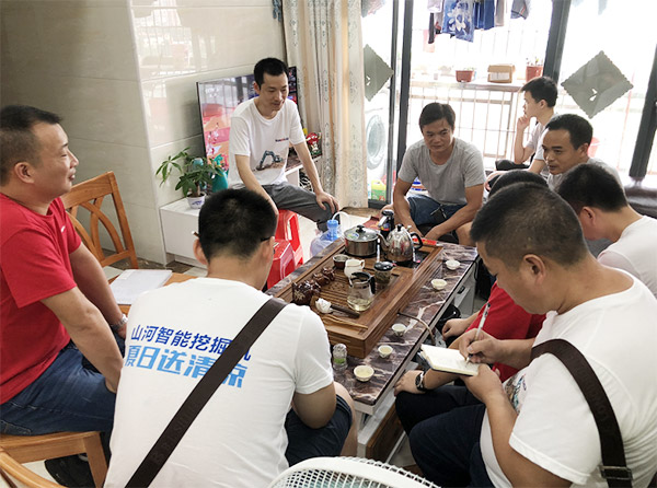 “清凉”送到客户手中，为山河智能售后服务活动打CAII