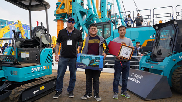 不服来战！山河智能展台有大礼等你拿