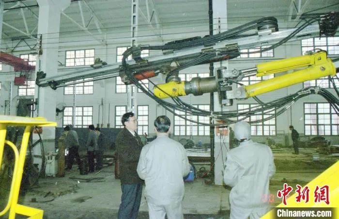 媒体聚焦 | 中新社专访——山河智能创始人何清华：向着太阳奔跑的筑梦人