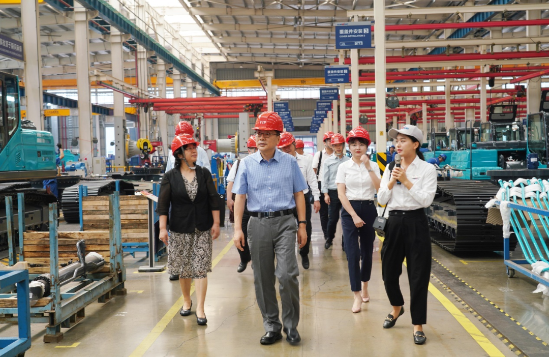 中国出口信用保险公司领导一行调研山河智能