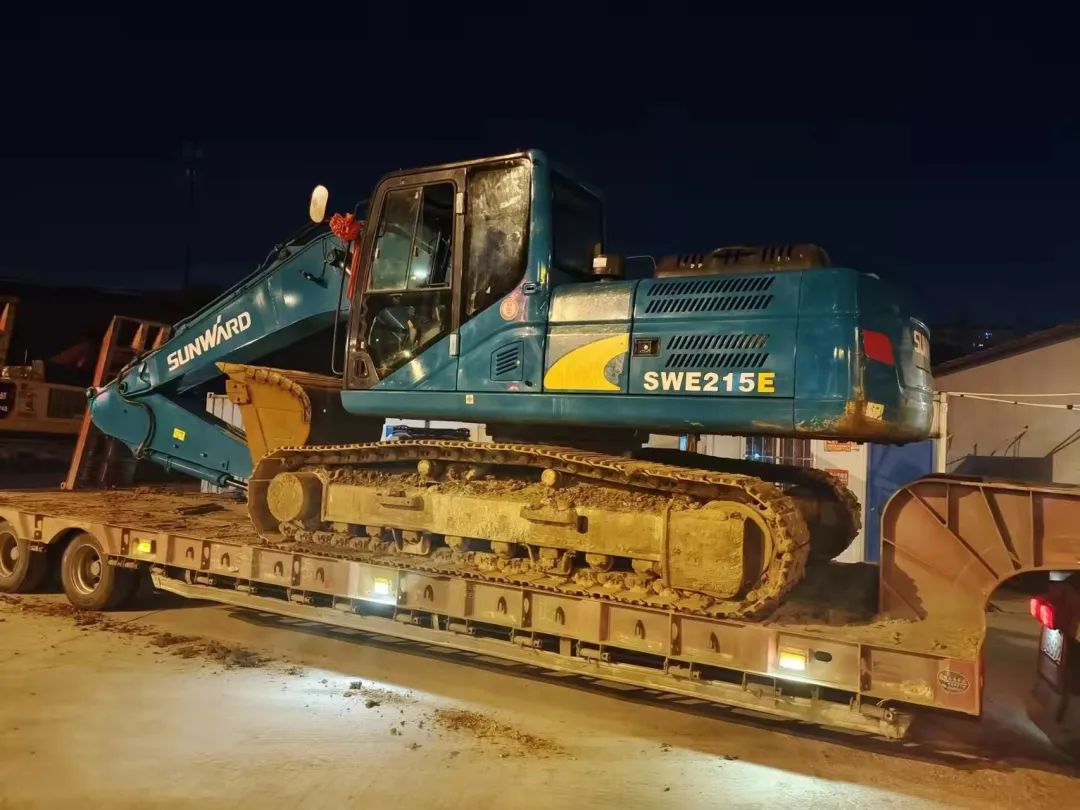 冲锋一线显担当！山河智能挖掘机助力长沙方舱医院建设