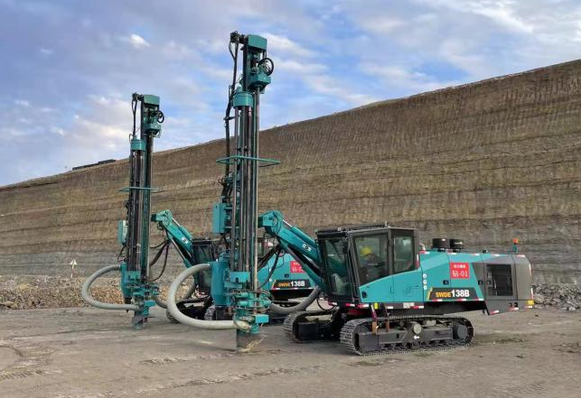 携手战边疆！山河智能潜孔钻机助力宏大爆破新疆奇台项目建设