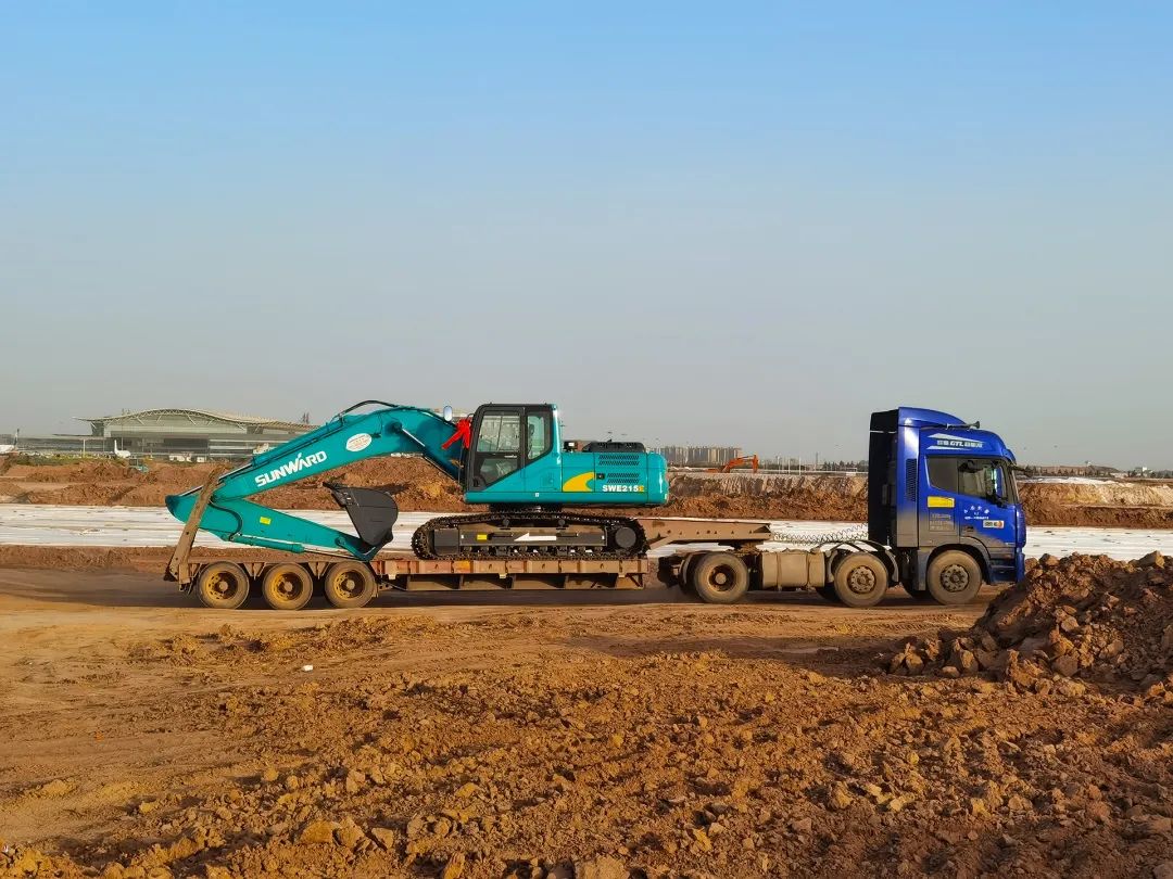 冲、冲、冲！带您感受山河智能挖掘机火热交机时刻