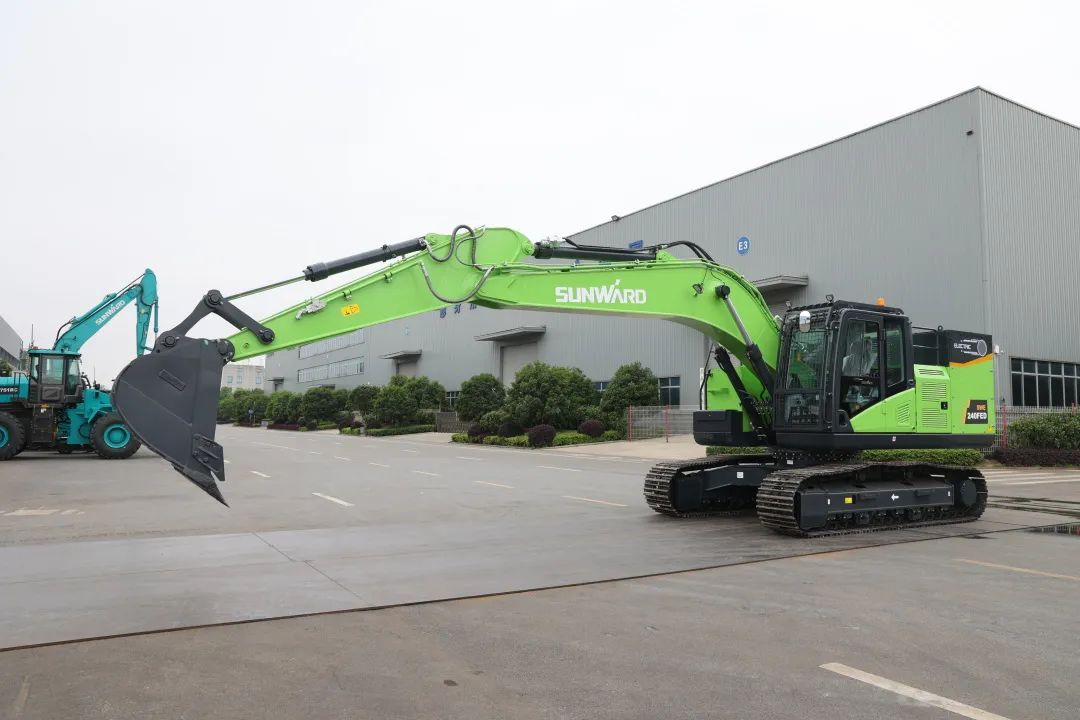 征战川藏铁路！山河智能新一代电动挖掘机成功交付