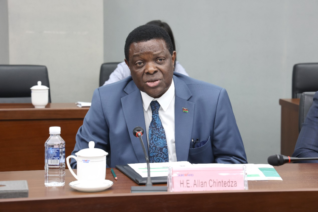 马拉维大使一行考察山河智能