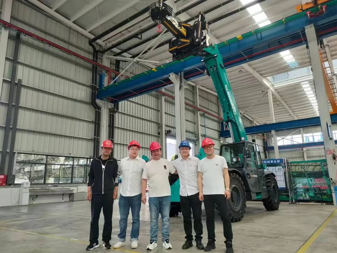 独家定制！山河智能油缸更换机器人顺利下线