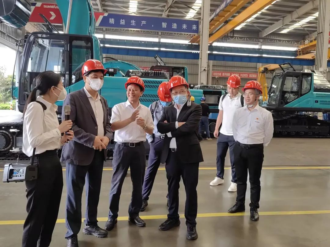 中国科学院院士陈十一率队到访山河智能