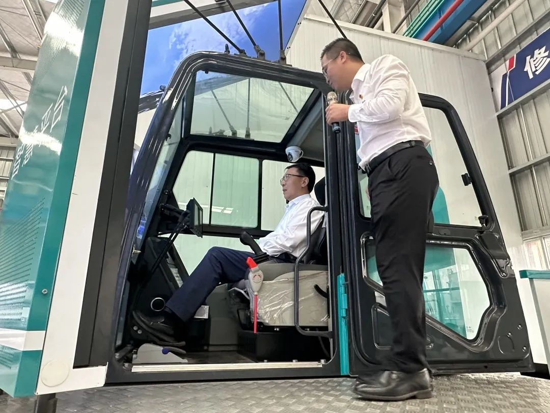 中国联通集团副总经理梁宝俊到访山河智能