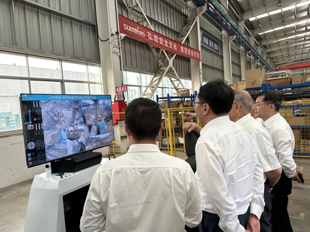 中国联通集团副总经理梁宝俊到访山河智能