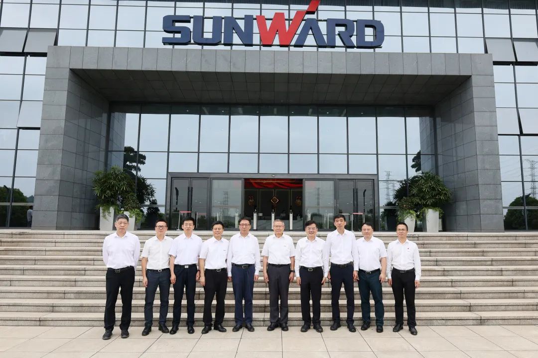 中国联通集团副总经理梁宝俊到访山河智能