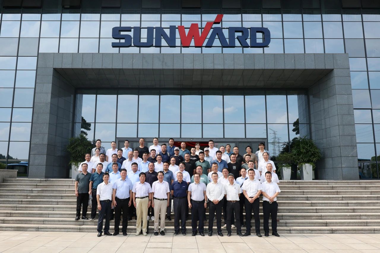 山河智能全球首创深井套管车载钻机下线发布