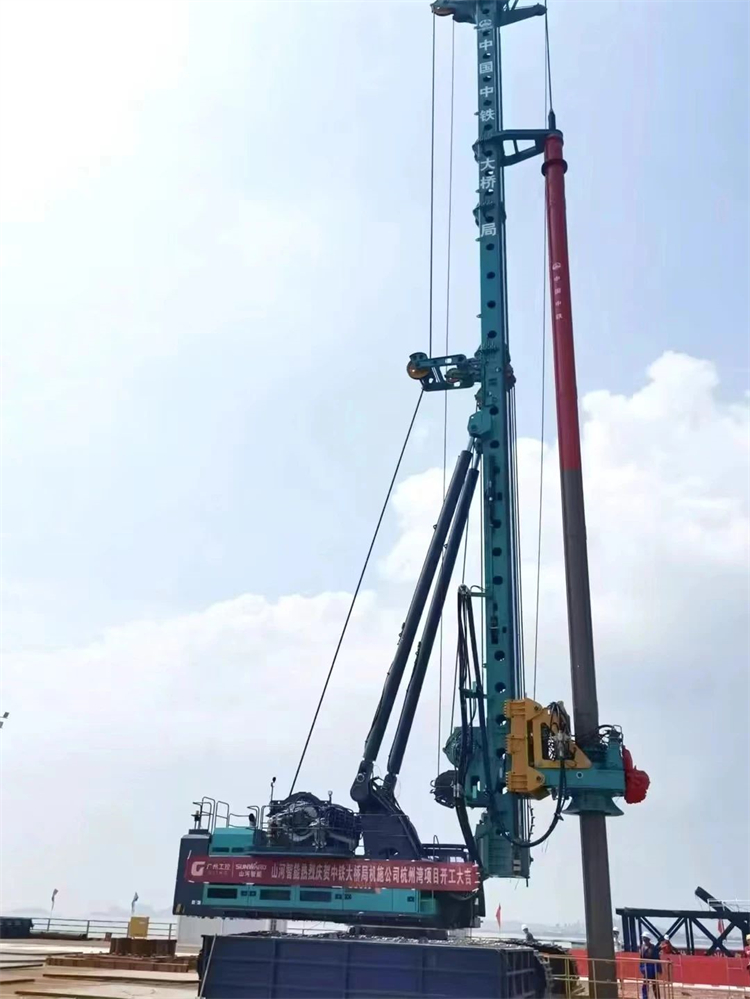 再战世界级工程！山河智能超级旋挖钻机SWDM800H助建杭州湾跨海铁路桥项目