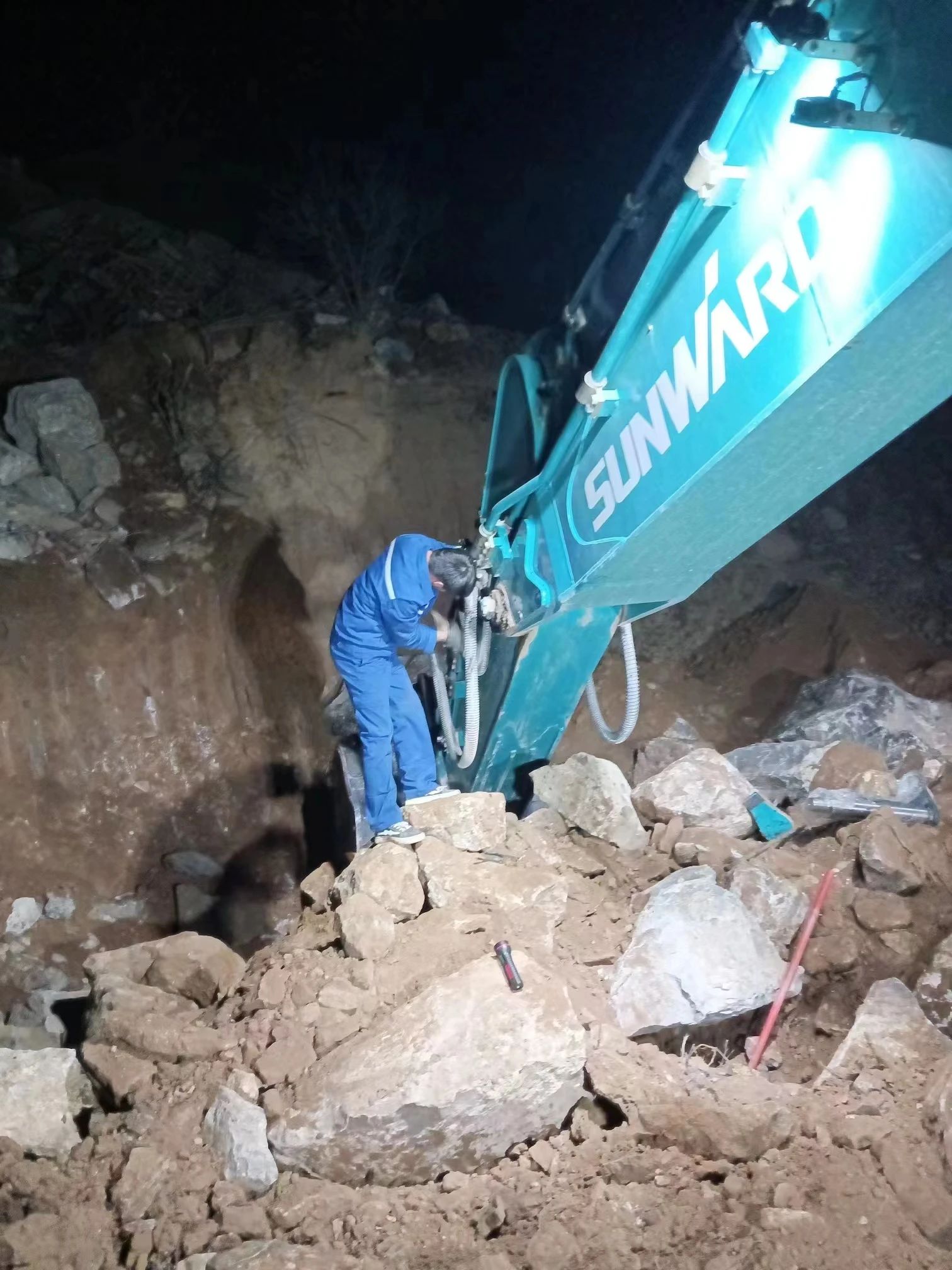 一线“热”闻 | 专业售后，用心服务！山河智能挖掘机服务万里行一直在路上