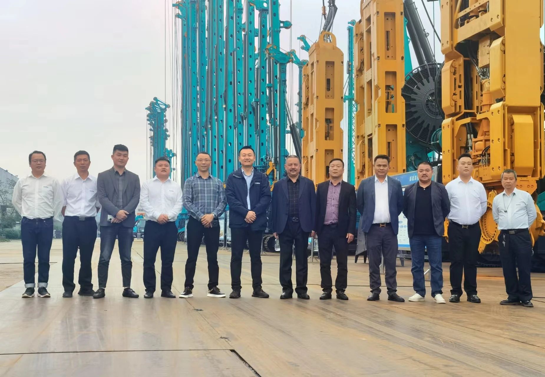 行业寒冬现暖阳！现场签购20台旋挖钻机，山河智能携手湖南骏牛助力国家电网项目建设