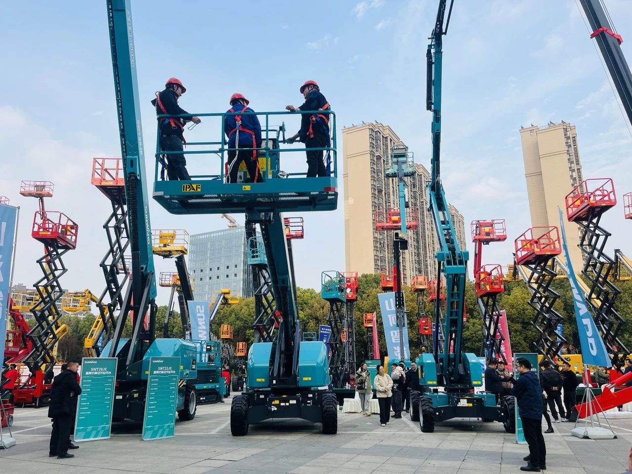 “爆品”来袭，签单不断！ 山河智能盛装亮相第八届全国高空作业平台租赁大会