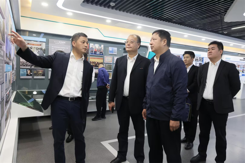 同船出海，共赢未来！中铁九局副总经理刘峻峰一行到访山河智能