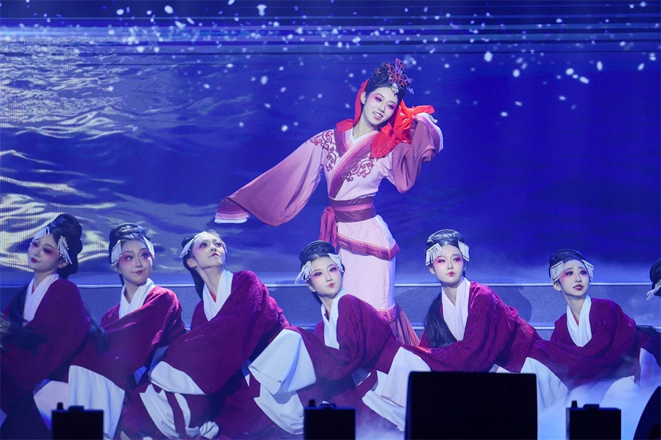 创新引领价值 理想成就未来——庆祝山河智能成立25周年表彰大会暨文艺晚会隆重举行