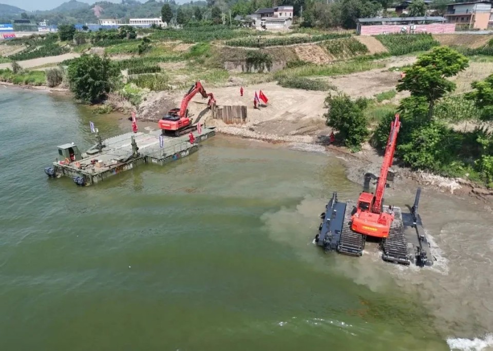 硬核破解“最后一公里”难题，山河智能应急救援设备助力“应急使命·2025”演习！